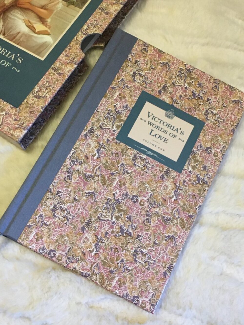 Victoria's Secret Victoria's Words Of Love Vol 1 W/ Case 1st Ed 1st Print Italy